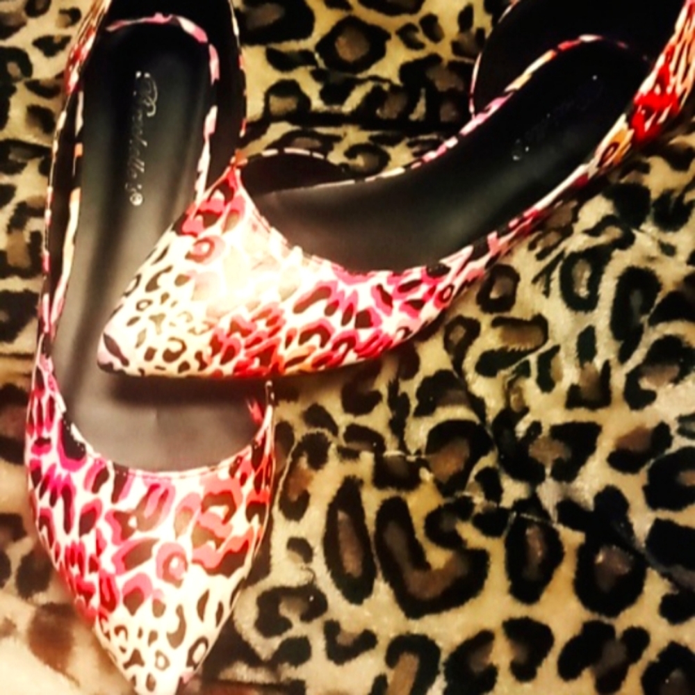 White, multi colored leopard pointy toe slip on's